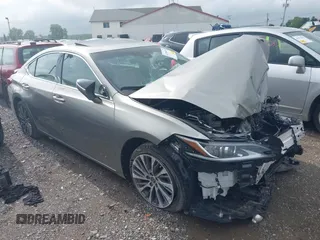 2021 Lexus ES 250 z VIN 58AD11D11MU002155, wystawiony jako IAAI lot #42186499 z przebiegiem 49 539 mil mil oraz . Historia ofert i sprzedaży dostępna na DreamBid. Obrazek 1.