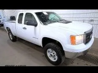 2011 GMC Sierra 2500HD Work Truck z VIN 1GT22ZCGXBZ435266, wystawiony jako IAAI lot #42532692 z przebiegiem 222 069 mil mil oraz . Historia ofert i sprzedaży dostępna na DreamBid. Obrazek 14.