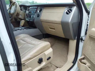 2011 Ford Expedition Max XLT z VIN 1FMJK1J58BEF41443, wystawiony jako IAAI lot #42149503 z przebiegiem 209 536 mil mil oraz . Historia ofert i sprzedaży dostępna na DreamBid. Obrazek 5.