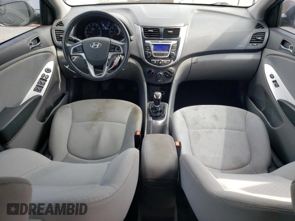 2014 Hyundai Accent SE z VIN KMHCU5AE2EU164130, wystawiony jako Copart lot #50972055 z przebiegiem 113 834 mil mil oraz Szkoda całkowita • Salvage title. Historia ofert i sprzedaży dostępna na DreamBid. Obrazek 8.