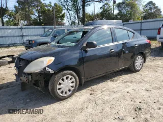 2014 Nissan Versa SV with VIN 3N1CN7AP4EL813230, listed as a Copart auction lot 52454195 with 136,018 mi miles and Clean Title. Bid and sale history available at DreamBid. Image 1.