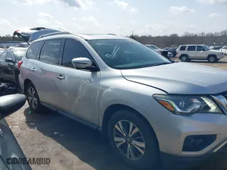 2017 Nissan Pathfinder SV with VIN 5N1DR2MNXHC603746, listed as a IAAI auction lot 41736575 with 174,439 mi miles. Bid and sale history available at carsss.com. Image 14.