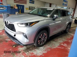 2021 Toyota Highlander XLE with VIN 5TDGZRBH3MS109194, listed as a Copart auction lot 64154044 with 30,940 mi miles and Salvage title. Bid and sale history available at DreamBid. Image 1.