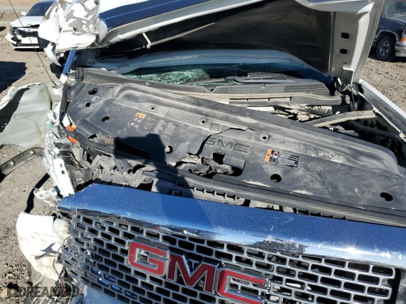 2015 GMC Sierra 2500HD Denali with VIN 1GT120E82FF597607, listed as a Copart auction lot 82844954 with 0 mi miles and Salvage Title. Bid and sale history available at carsss.com. Image 11.