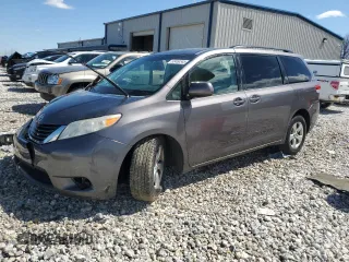 2014 Toyota Sienna LE AAS z VIN 5TDKK3DC5ES506548, wystawiony jako Copart lot #53450345 z przebiegiem Nie podano mil oraz Tytuł czysty. Historia ofert i sprzedaży dostępna na DreamBid. Obrazek 1.