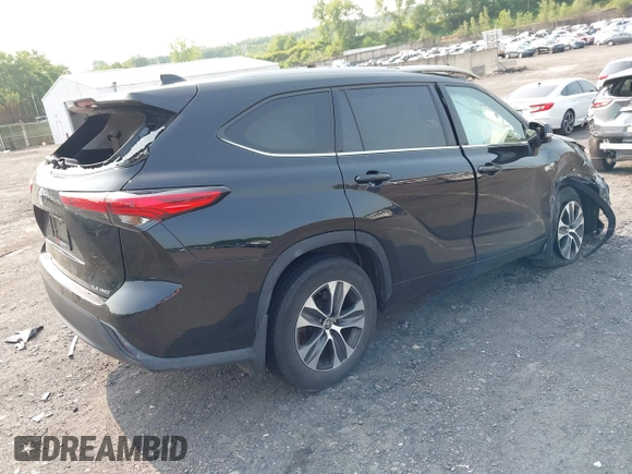 2022 Toyota Highlander XLE with VIN 5TDGZRBH0NS218066, listed as a IAAI auction lot 42461816 with 61,789 mi miles and . Bid and sale history available at DreamBid. Image 4.