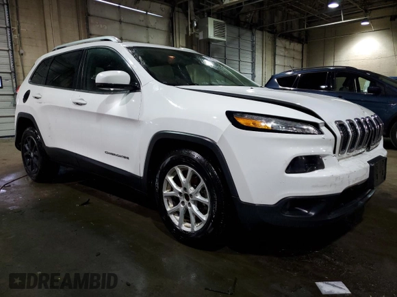 2017 Jeep Cherokee Latitude with VIN 1C4PJLCS6HW514731, listed as a Copart auction lot 88960435 with 121,172 mi miles and Clean Title. Bid and sale history available at carsss.com. Image 4.