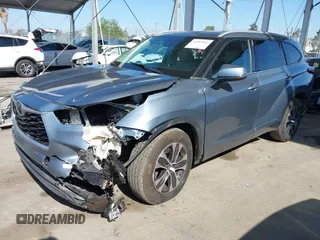 2022 Toyota Highlander XLE z VIN 5TDHZRAH1NS121058, wystawiony jako IAAI lot #41992011 z przebiegiem 40 181 mil mil oraz . Historia ofert i sprzedaży dostępna na DreamBid. Obrazek 17.
