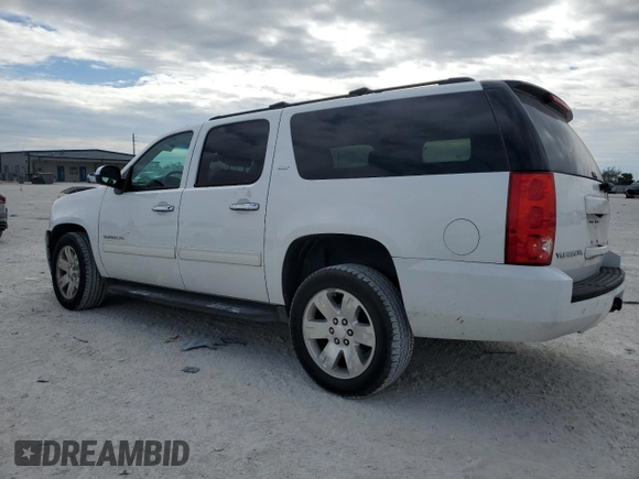 2014 GMC Yukon XL SLT with VIN 1GKS1KE04ER164286, listed as a Copart auction lot 88356835 with 126,415 mi miles and Salvage Title. Bid and sale history available at carsss.com. Image 2.