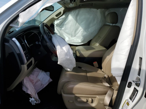 2018 Toyota Sequoia Platinum with VIN 5TDDY5G1XJS163551, listed as a Copart auction lot 73301664 with 0 mi miles and Salvage Title. Bid and sale history available at carsss.com. Image 7.