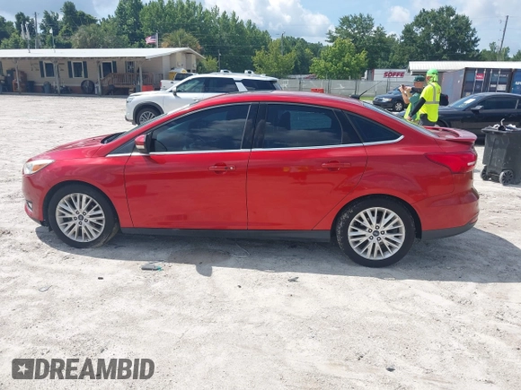 2018 Ford Focus Titanium z VIN 1FADP3J23JL295888, wystawiony jako IAAI lot #42524088 z przebiegiem 108 812 mil mil oraz . Historia ofert i sprzedaży dostępna na DreamBid. Obrazek 14.