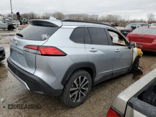 2022 Toyota Corolla Cross XLE with VIN 7MUDAABG1NV040838, listed as a Copart auction lot 43381005 with Not provided miles and Salvage title. Bid and sale history available at DreamBid. Image 3.