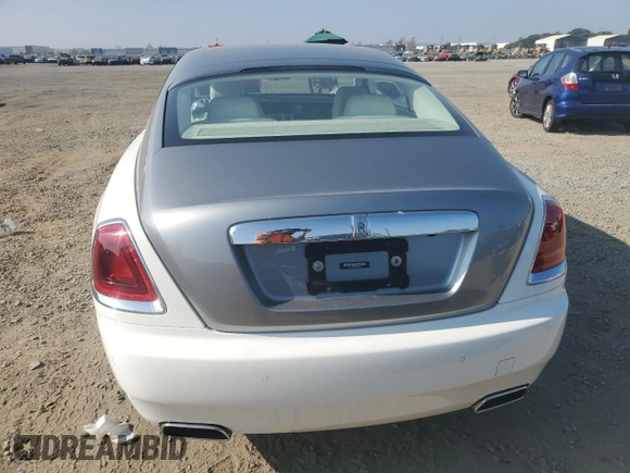 2017 Rolls-Royce Wraith z VIN SCA665C59HUX86762, wystawiony jako Copart lot #82405254 z przebiegiem 10 422 mil mil oraz Szkody całkowita. Historia ofert i sprzedaży dostępna na DreamBid. Obrazek 6.