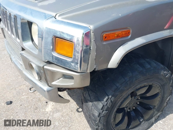 2004 Hummer H2 z VIN 5GRGN23U34H105809, wystawiony jako IAAI lot #42456055 z przebiegiem Nie podano mil oraz . Historia ofert i sprzedaży dostępna na DreamBid. Obrazek 6.