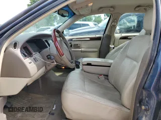 2005 Lincoln Town Car Signature Limited z VIN 1LNHM82W55Y647621, wystawiony jako Copart lot #58532875 z przebiegiem 77 336 mil mil oraz Szkoda całkowita • Salvage title. Historia ofert i sprzedaży dostępna na DreamBid. Obrazek 7.