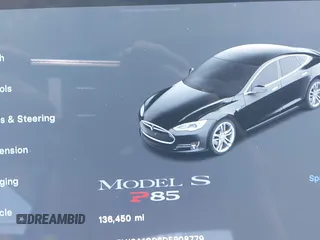 2013 Tesla Model S Performance z VIN 5YJSA1CP6DFP08779, wystawiony jako IAAI lot #42172960 z przebiegiem 136 450 mil mil oraz . Historia ofert i sprzedaży dostępna na DreamBid. Obrazek 15.