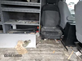 2015 Ford Transit Cargo z VIN 1FTNE1YG2FKA97150, wystawiony jako Copart lot #42448835 z przebiegiem 245 070 mil mil oraz Czysty tytuł • Clean title. Historia ofert i sprzedaży dostępna na DreamBid. Obrazek 11.