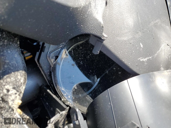 2025 Nissan Versa SV z VIN 3N1CN8EV3SL822009, wystawiony jako Copart lot #55924995 z przebiegiem Nie podano mil oraz Nie do naprawy • Non repairable. Historia ofert i sprzedaży dostępna na DreamBid. Obrazek 9.