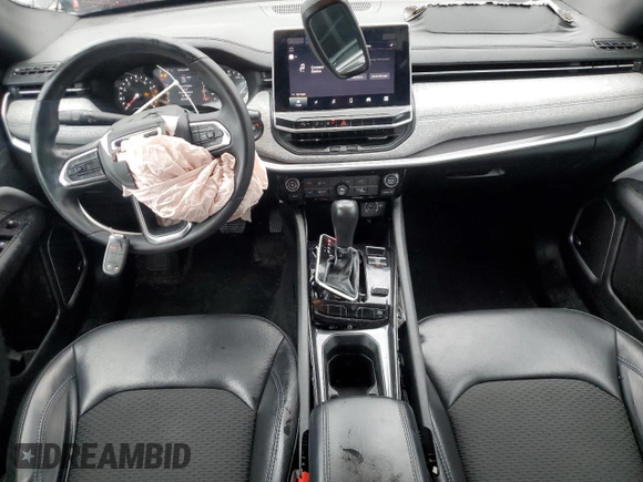2023 Jeep Compass Latitude z VIN 3C4NJDBN4PT548048, wystawiony jako Copart lot #55705185 z przebiegiem 60 346 mil mil oraz Nie do naprawy • Non repairable. Historia ofert i sprzedaży dostępna na DreamBid. Obrazek 8.