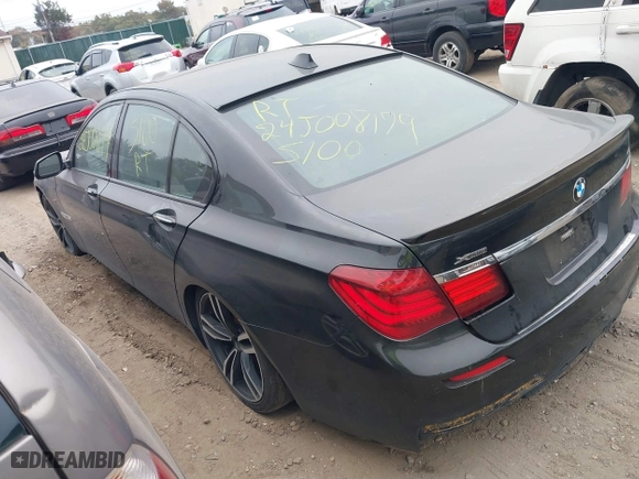 2015 BMW 7 Series 750i xDrive with VIN WBAYB6C57FD965802, listed as a IAAI auction lot 40588698 with 999,999 mi miles. Bid and sale history available at carsss.com. Image 3.