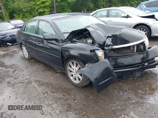 2007 Toyota Avalon XL z VIN 4T1BK36B87U224872, wystawiony jako IAAI lot #42305876 z przebiegiem 170 113 mil mil oraz . Historia ofert i sprzedaży dostępna na DreamBid. Obrazek 1.