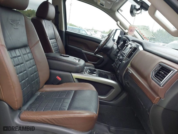 2019 Nissan Titan XD SV with VIN 1N6BA1F47KN533908, listed as a IAAI auction lot 41752421 with 105,831 mi miles. Bid and sale history available at carsss.com. Image 5.