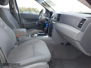 2007 Jeep Grand Cherokee Laredo with VIN 1J8GS48K17C507013, listed as a IAAI auction lot 41702347 with 178,119 mi miles. Bid and sale history available at carsss.com. Image 5.