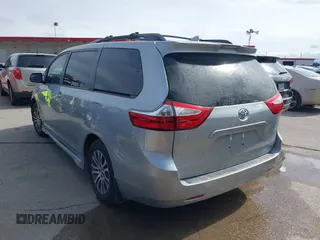 2019 Toyota Sienna XLE Auto Access Seat with VIN 5TDYZ3DC5KS977360, listed as a IAAI auction lot 41911897 with 71,200 mi miles. Bid and sale history available at carsss.com. Image 3.