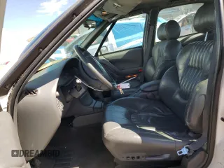 1999 Pontiac Bonneville SE z VIN 1G2HX52K3XH226172, wystawiony jako Copart lot #71655164 z przebiegiem 242 429 mil mil oraz Szkoda całkowita • Salvage title. Historia ofert i sprzedaży dostępna na DreamBid. Obrazek 7.