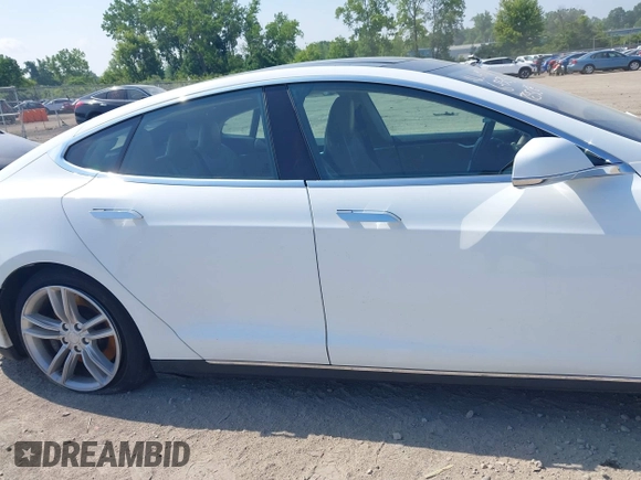 2016 Tesla Model S 70 z VIN 5YJSA1E13GF129925, wystawiony jako IAAI lot #42568012 z przebiegiem 109 195 mil mil oraz . Historia ofert i sprzedaży dostępna na DreamBid. Obrazek 12.