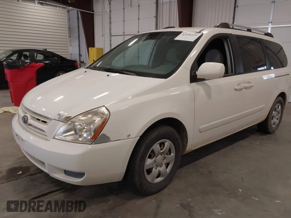2008 Kia Sedona LX with VIN KNDMB233086197631, listed as a IAAI auction lot 42199325 with 134,130 mi miles and . Bid and sale history available at carsss.com. Image 2.