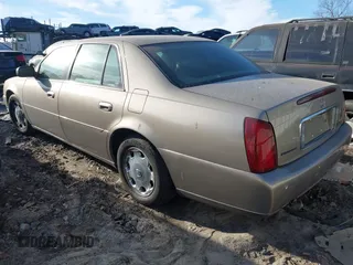 2002 Cadillac DeVille DHS z VIN 1G6KE57Y22U225134, wystawiony jako IAAI lot #41350531 z przebiegiem 126 457 mil mil oraz . Historia ofert i sprzedaży dostępna na DreamBid. Obrazek 3.