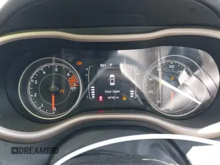 2017 Jeep Cherokee Latitude с VIN 1C4PJLCB7HW668140, выставлен на аукционе IAAI как лот 42719312 с пробегом 96 792 миль миль и . История ставок и продаж доступна на DreamBid. Изображение 7.