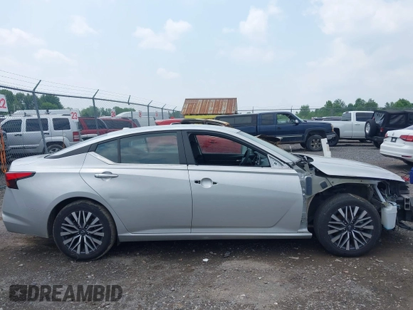 2024 Nissan Altima SV with VIN 1N4BL4DVXRN325709, listed as a IAAI auction lot 42483584 with 45,722 mi miles and . Bid and sale history available at DreamBid. Image 14.