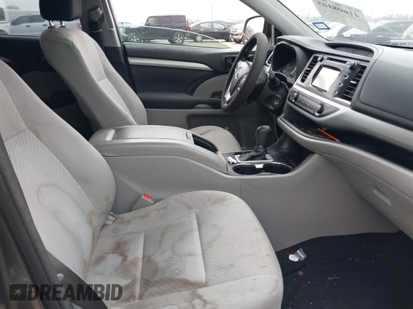 2015 Toyota Highlander LE z VIN 5TDZARFHXFS010904, wystawiony jako IAAI lot #41608105 z przebiegiem 155 815 mil mil oraz . Historia ofert i sprzedaży dostępna na DreamBid. Obrazek 5.