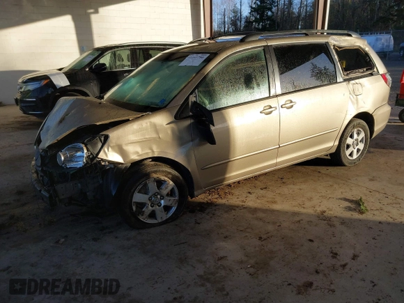 2004 Toyota Sienna CE with VIN 5TDZA23C44S097728, listed as a IAAI auction lot 41165780 with 130,553 mi miles. Bid and sale history available at carsss.com. Image 17.