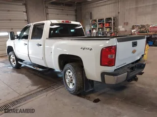 2014 Chevrolet Silverado 2500HD LT with VIN 1GC1KXCG5EF102897, listed as a IAAI auction lot 41500574 with 185,117 mi miles. Bid and sale history available at carsss.com. Image 3.