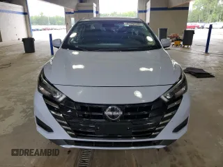 2025 Nissan Versa SV z VIN 3N1CN8EV5SL820942, wystawiony jako Copart lot #58653855 z przebiegiem 8 494 mil mil oraz Szkoda całkowita • Salvage title. Historia ofert i sprzedaży dostępna na DreamBid. Obrazek 5.