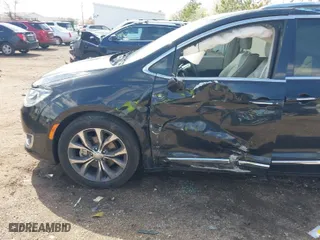 2017 Chrysler Pacifica Limited with VIN 2C4RC1GG5HR812600, listed as a IAAI auction lot 41747528 with 88,810 mi miles. Bid and sale history available at carsss.com. Image 6.