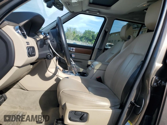 2010 Land Rover LR4 Lux z VIN SALAK2D4XAA536059, wystawiony jako Copart lot #47233365 z przebiegiem 21 336 mil mil oraz Tytuł czysty. Historia ofert i sprzedaży dostępna na DreamBid. Obrazek 7.