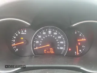 2015 Kia Sorento LX z VIN 5XYKTCA64FG636749, wystawiony jako Copart lot #54692105 z przebiegiem 141 739 mil mil oraz Szkoda całkowita • Salvage title. Historia ofert i sprzedaży dostępna na DreamBid. Obrazek 9.