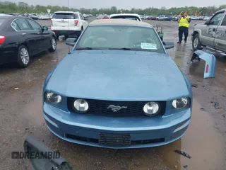 2005 Ford Mustang Deluxe z VIN 1ZVFT84N655195289, wystawiony jako IAAI lot #42182596 z przebiegiem 84 205 mil mil oraz . Historia ofert i sprzedaży dostępna na DreamBid. Obrazek 13.