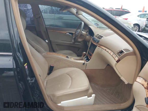 2008 Mercedes-Benz E-Class Luxury 3.5L with VIN WDBUF87X08B252718, listed as a IAAI auction lot 41186080 with 101,288 mi miles. Bid and sale history available at carsss.com. Image 5.