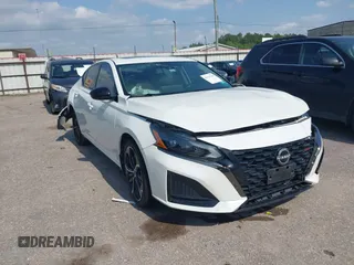 2023 Nissan Altima SR z VIN 1N4BL4CV5PN353173, wystawiony jako IAAI lot #42116260 z przebiegiem 45 691 mil mil oraz . Historia ofert i sprzedaży dostępna na DreamBid. Obrazek 1.