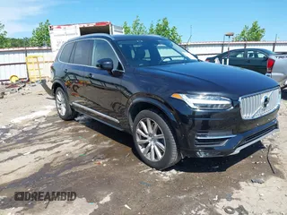 2018 Volvo XC90 Inscription z VIN YV4A22PL7J1201994, wystawiony jako IAAI lot #42307893 z przebiegiem 77 581 mil mil oraz . Historia ofert i sprzedaży dostępna na DreamBid. Obrazek 1.