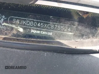 1999 Jaguar XJ z VIN SAJKD6045XC875524, wystawiony jako IAAI lot #42396434 z przebiegiem 167 104 mil mil oraz . Historia ofert i sprzedaży dostępna na DreamBid. Obrazek 12.