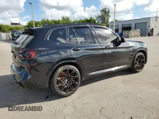 2023 BMW X3 M z VIN 5YM13EC01P9S47089, wystawiony jako Copart lot #70536243 z przebiegiem 3041 mil mil oraz . Historia ofert i sprzedaży dostępna na DreamBid. Obrazek 3.