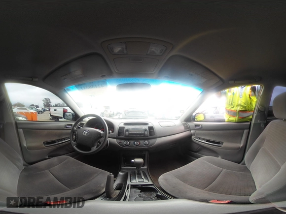 2005 Toyota Camry STD z VIN 4T1BE32K55U084967, wystawiony jako IAAI lot #42138311 z przebiegiem 272 779 mil mil oraz . Historia ofert i sprzedaży dostępna na DreamBid. Obrazek 18.