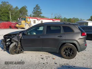 2018 Jeep Cherokee Trailhawk with VIN 1C4PJMBX7JD517299, listed as a IAAI auction lot 42022770 with 62,865 mi miles. Bid and sale history available at carsss.com. Image 15.