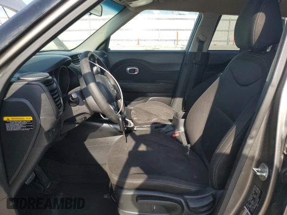 2019 Kia Soul z VIN KNDJN2A24K7672817, wystawiony jako Copart lot #54296525 z przebiegiem 107 338 mil mil oraz Nie do naprawy • Non repairable. Historia ofert i sprzedaży dostępna na DreamBid. Obrazek 7.